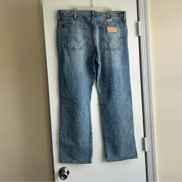 Women’s Wrangler Sunset Jeans 32x28 - Picture 5 of 10